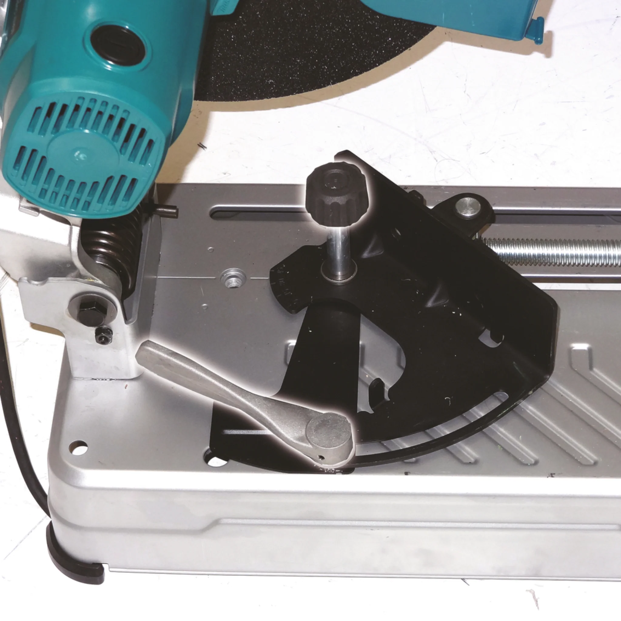 Troncatrice Makita per metallo LW1400 - Image 8